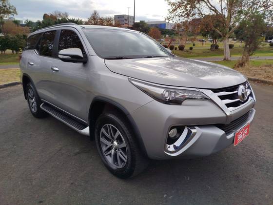 TOYOTA HILUX SW4 2.8 SRX 4X4 7 LUGARES 16V TURBO INTERCOOLER DIESEL 4P AUTOMÁTICO
